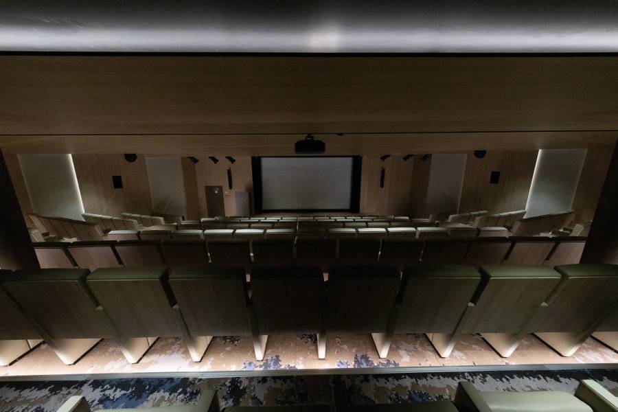 世界探索号 (World Explorer)