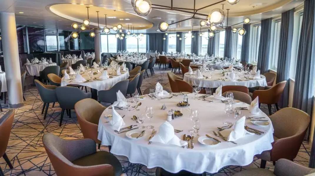 船只一览 (Ships at a Glance)