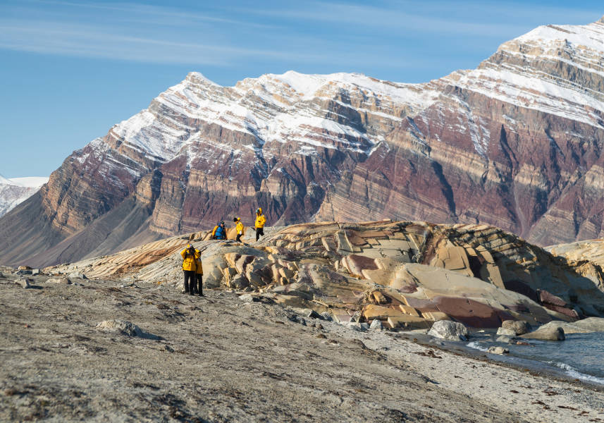冰岛到格陵兰岛：日全食壮观上演