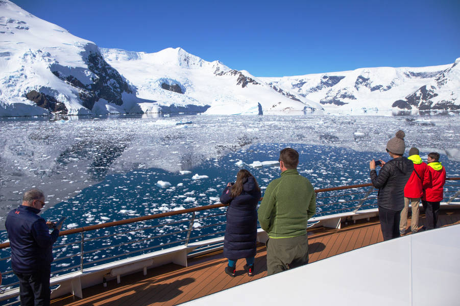 世界航海家号(World Voyager)