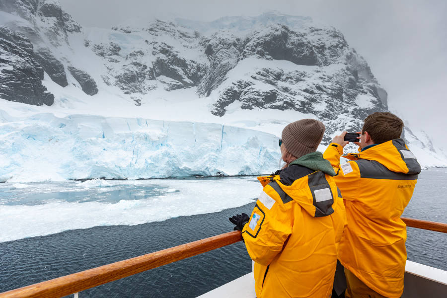 船只一览 (Ships at a Glance)
