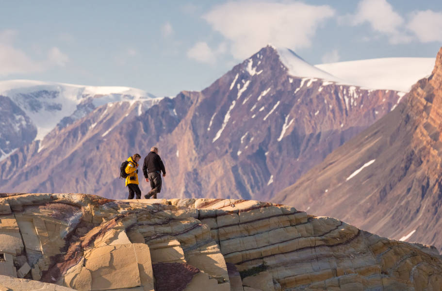 冰岛到格陵兰岛日全食，17 天