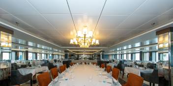 世界探索号 (World Explorer)