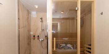 世界探索号 (World Explorer)