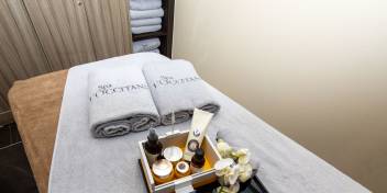 世界探索号 (World Explorer)