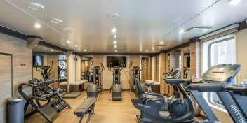 世界探索号 (World Explorer)