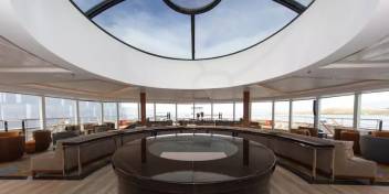 世界探索号 (World Explorer)