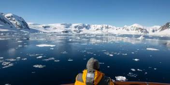 世界探索号 (World Explorer)