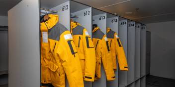 世界探索号 (World Explorer)