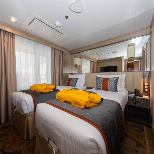 世界探索号 (World Explorer)