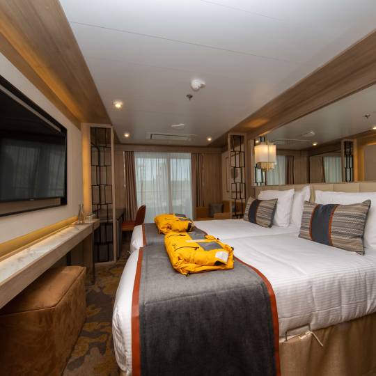 世界探索号 (World Explorer)