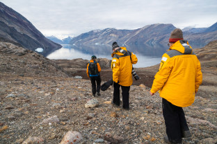 冰岛到格陵兰岛：日全食壮观上演