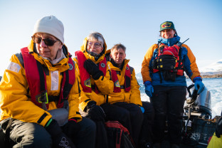 冰岛到格陵兰岛日全食，17 天