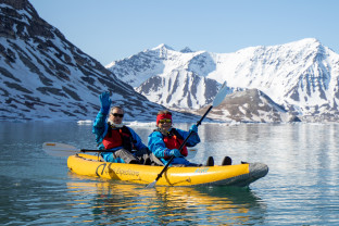 冰岛到格陵兰岛日全食，17 天