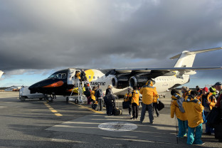 南极捷运：飞越德雷克海峡