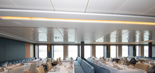 世界探索号 (World Explorer)