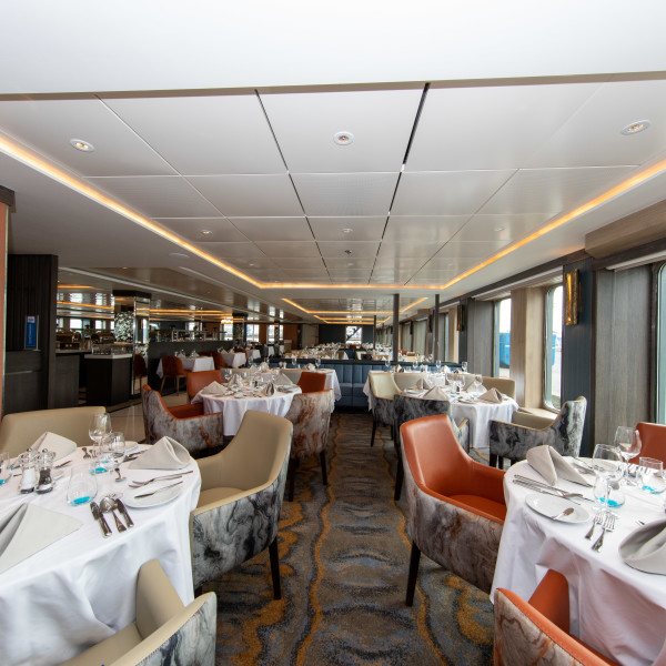 世界探索号 (World Explorer)