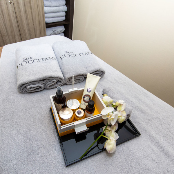 世界探索号 (World Explorer)