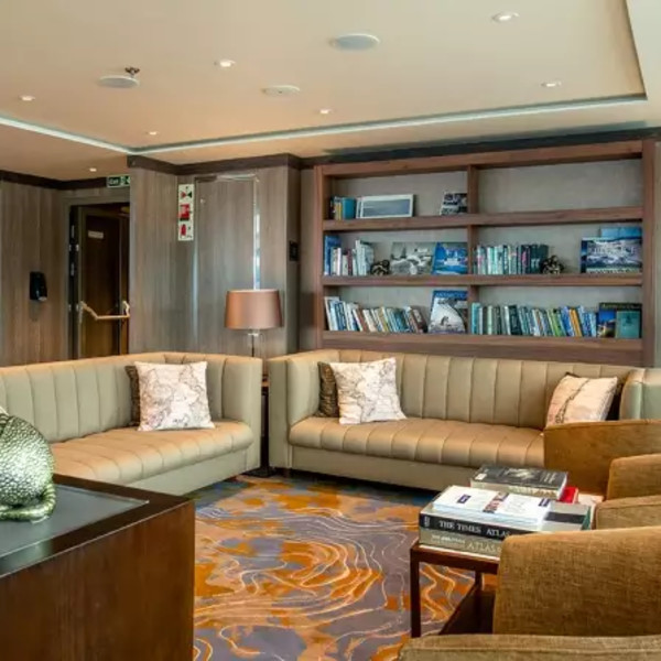 世界探索号 (World Explorer)