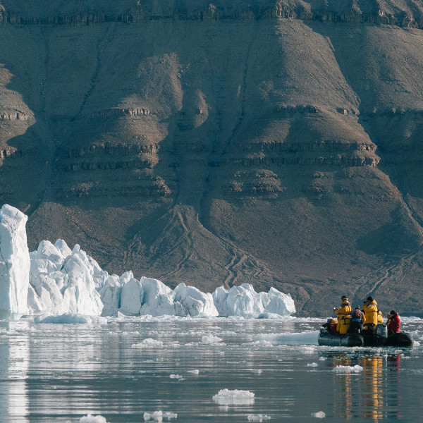 橡皮艇巡航 (Zodiac Cruising)