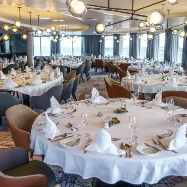 船只一览 (Ships at a Glance)